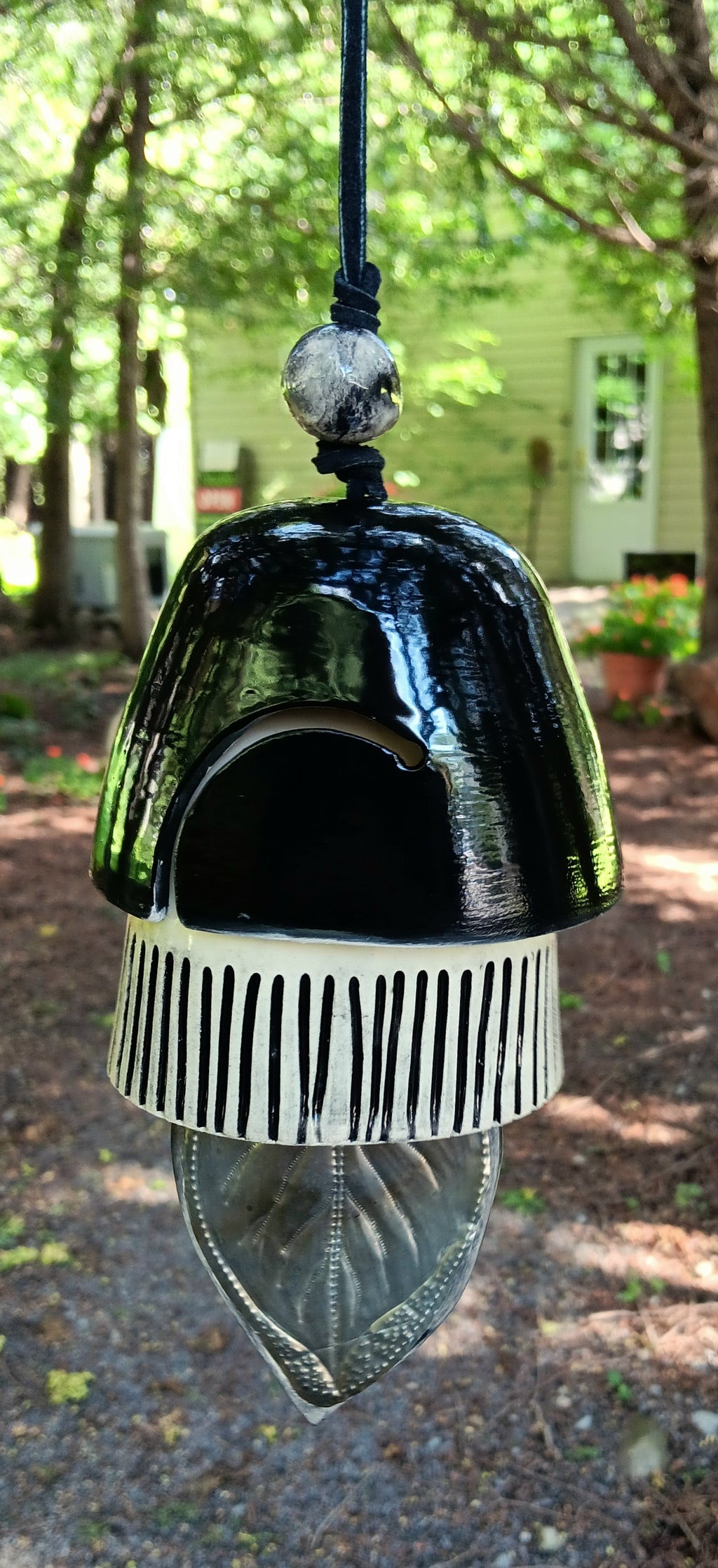 Double Bell, Leaf clapper