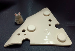 Decorative "cheese" plate & Mouse