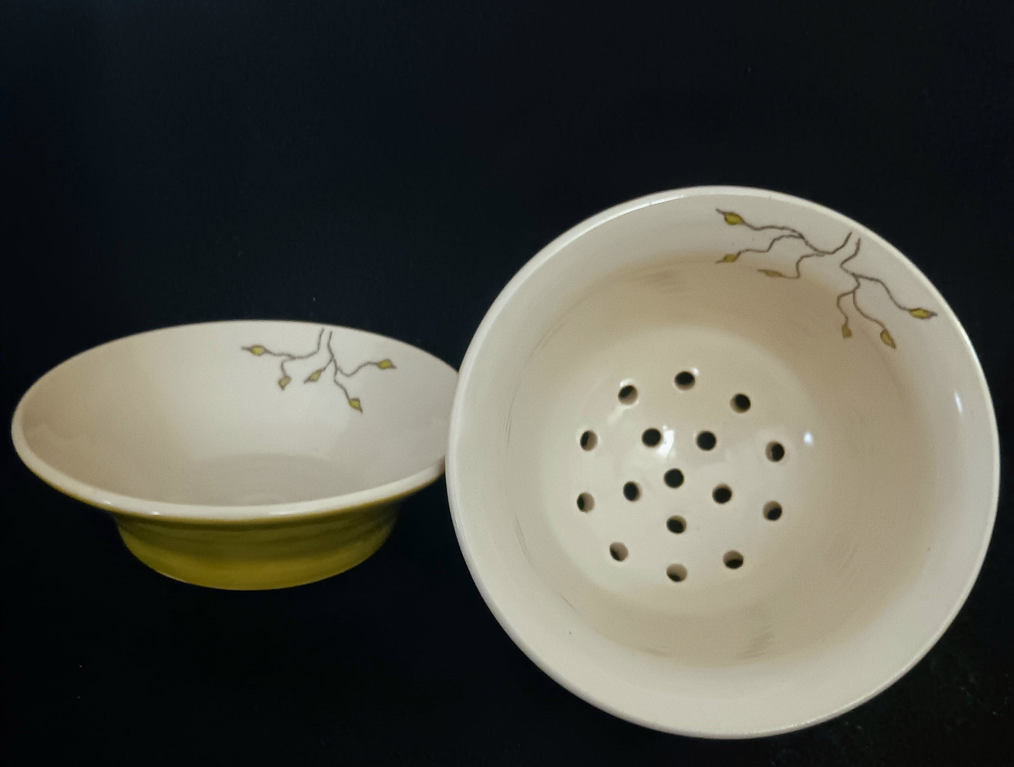 Kitchen: Berry Bowl (Mini Colander) & Dish - 3