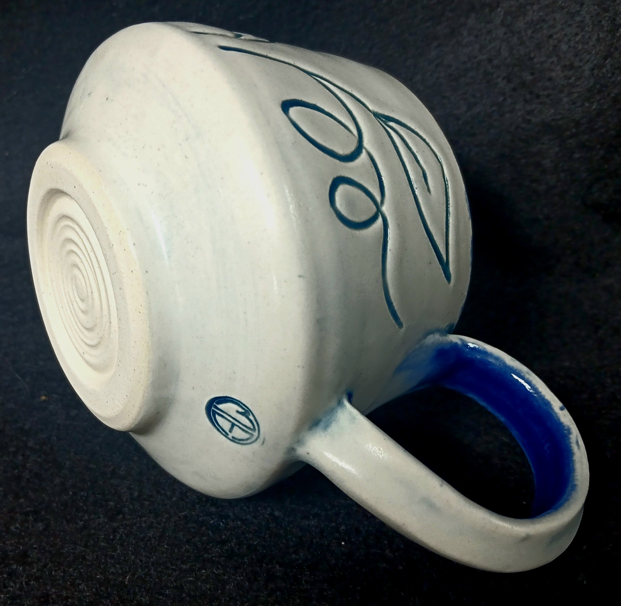 Kitchen: Mug, carved Vine, 12oz