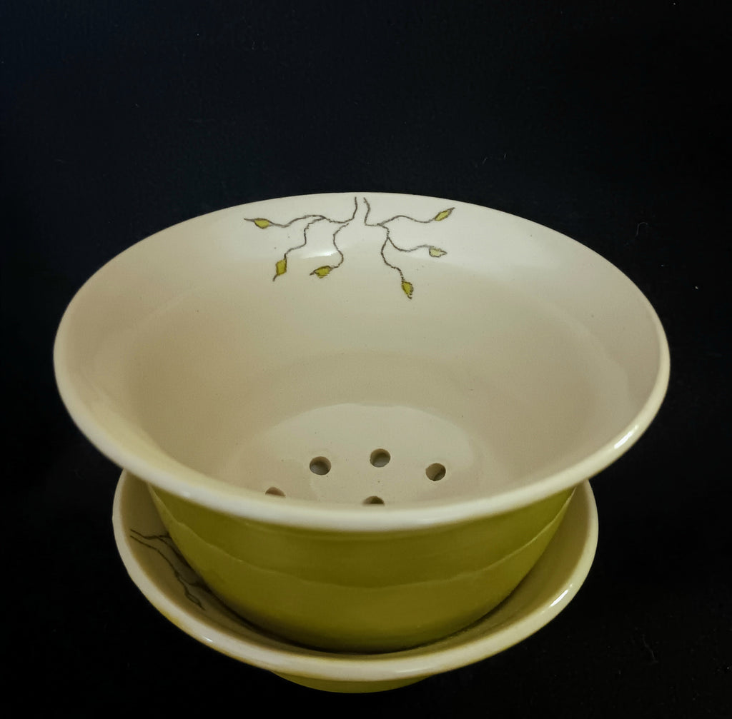 Kitchen: Berry Bowl (Mini Colander) & Dish - 3