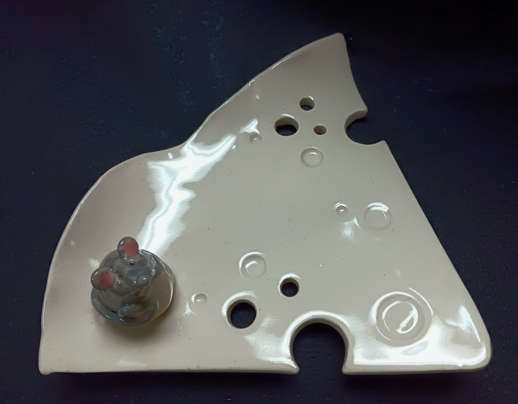 Decorative "cheese" plate & Mouse