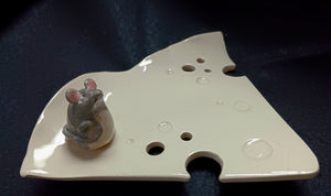 Decorative "cheese" plate & Mouse