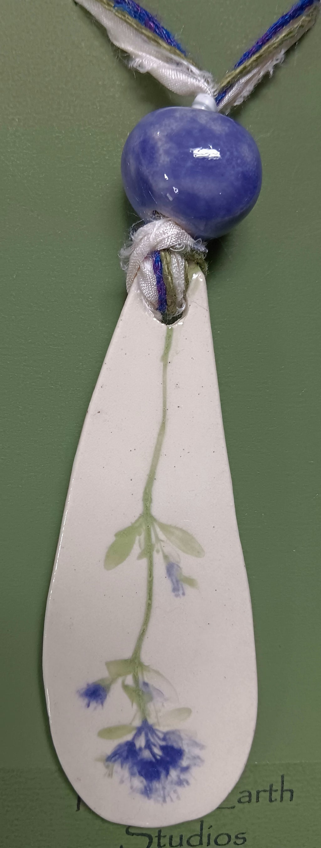 Pendant, with silk tie-up 2